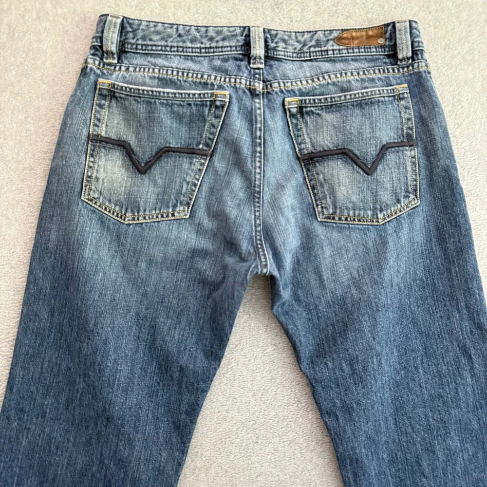 Diesel Levan Mens Jeans 34x30 Straight Leg Blue Medium Wash 008CY